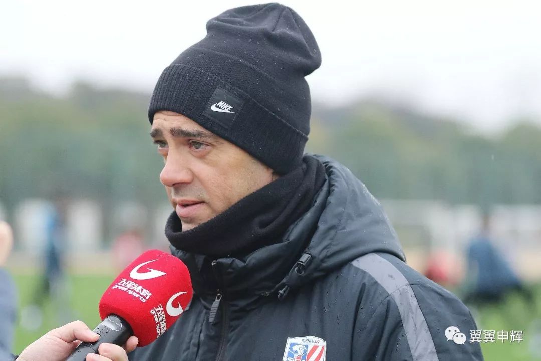 冲刺阶段瓦伦西亚调整名单以备社区盾,战术微调环节打磨,气氛紧张,训练强度明显提升 冲刺阶段瓦伦西亚调整名单以备社区盾,战术微调环节打磨,气氛紧张,训练强度明显提升