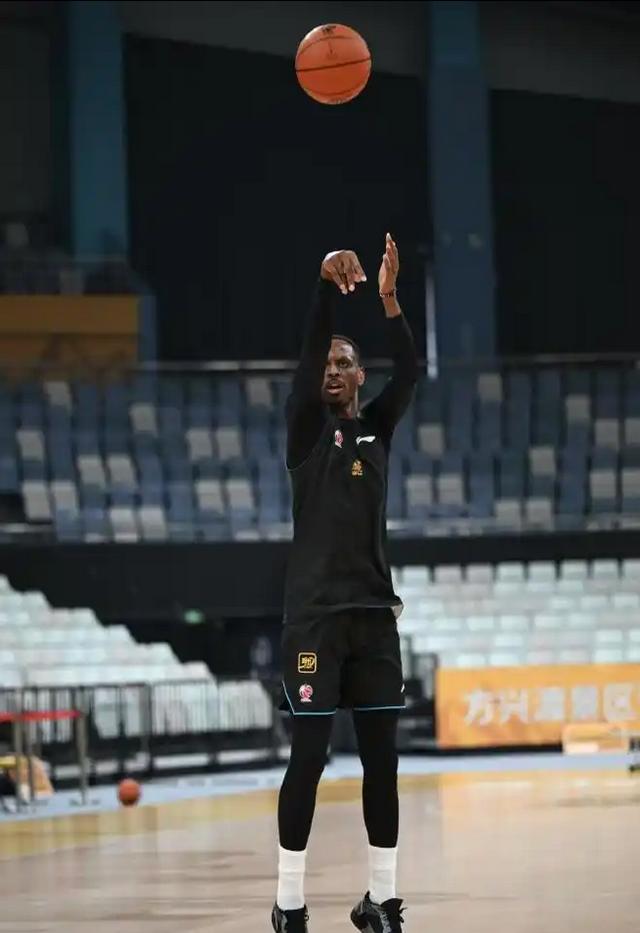 NBA总决赛今晨走向成谜；广厦男篮官宣签约；震撼外界；资深球员宣示担当的简单介绍