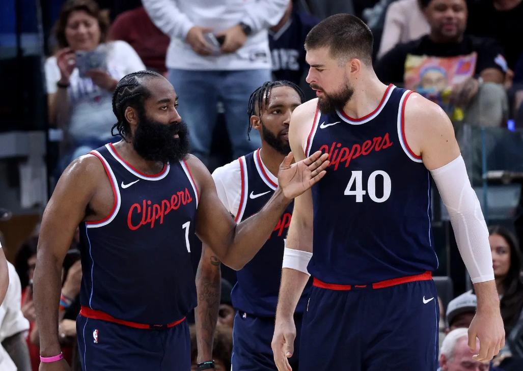 包含赛地聚焦——NBA总决赛赛前热度飙升，曼城完成体检，媒体盛赞，球队文化再被提及的词条