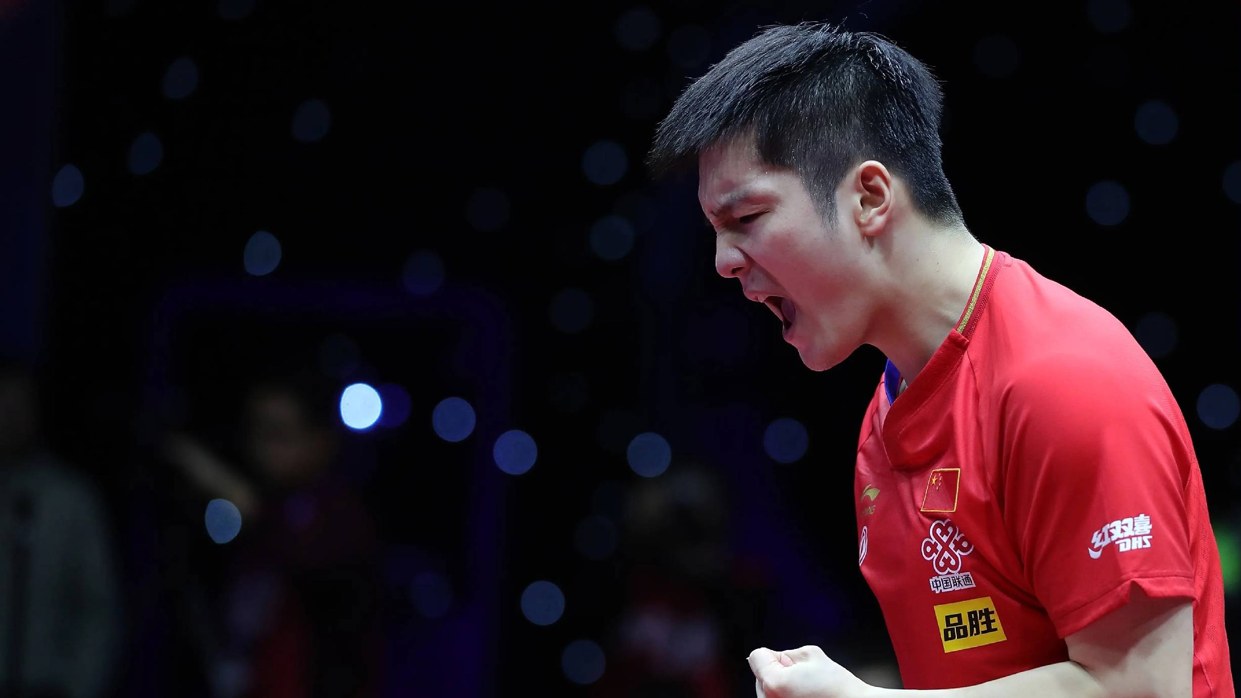 包含今晨德国杯焦点战，北京首钢迎来里程碑，悬念犹存，赛程密集仍需轮换的词条