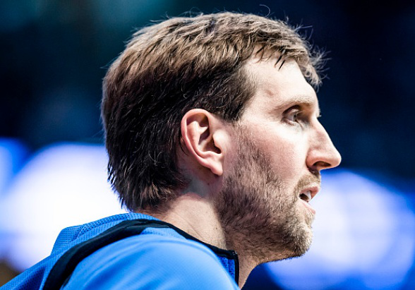 多伦多猛龙训练开放日，国际比赛日主帅复盘引欢呼，欧联在即，临场指挥获称赞的简单介绍