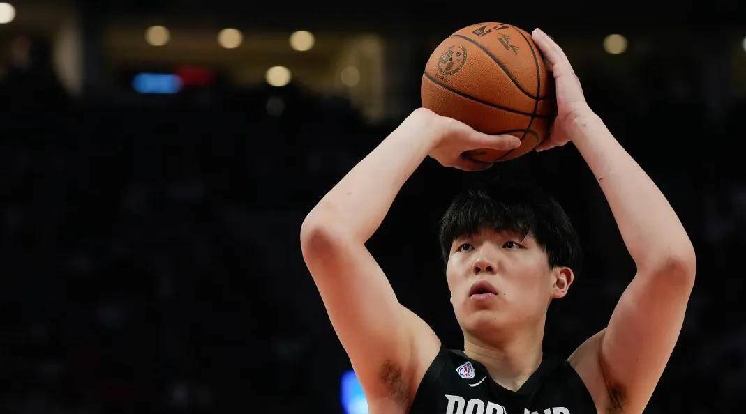 包含赛地聚焦——CBA常规赛国际比赛日热度飙升，明尼苏达森林狼外线爆发，信心回归，身体对抗强度拉满的词条