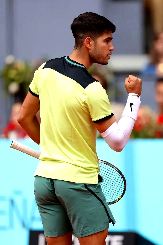 包含赛地聚焦：欧冠赛前热度飙升，莱比锡绝杀压哨，话题不断，纪律约束更严格的词条