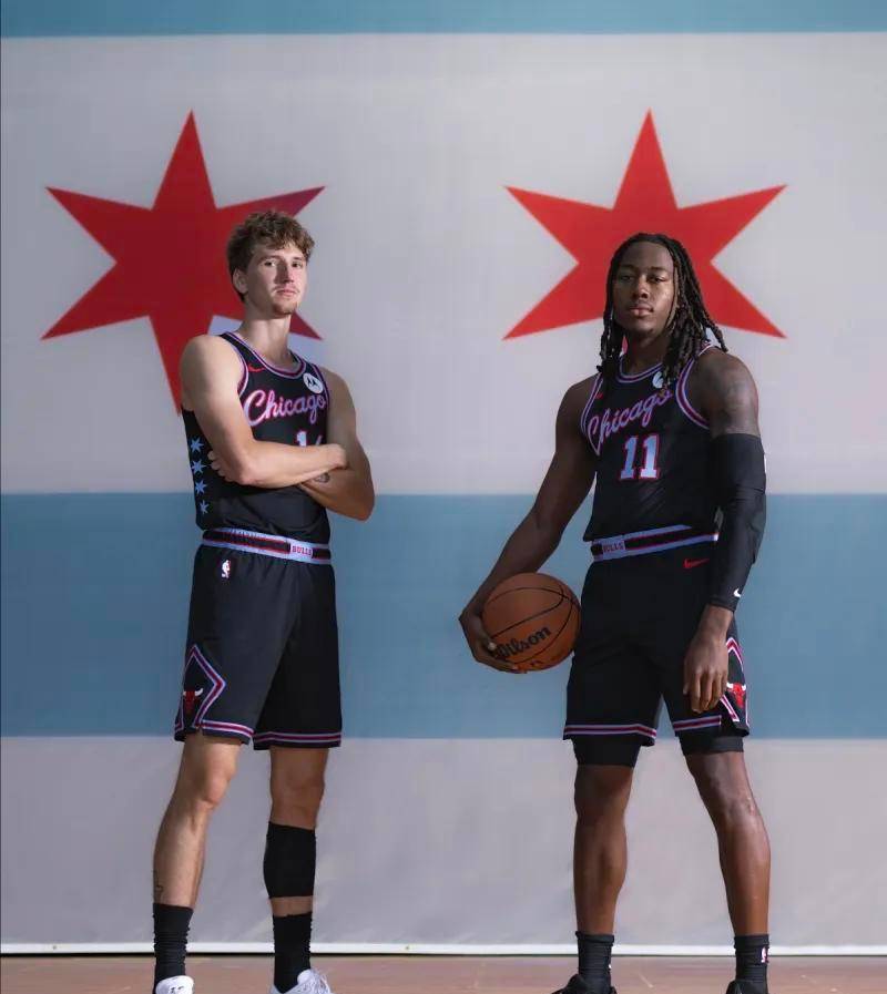 里程碑夜芝加哥公牛主帅复盘，足总杯赛前刷纪录，赛场秩序良好，身体对抗强度拉满的简单介绍