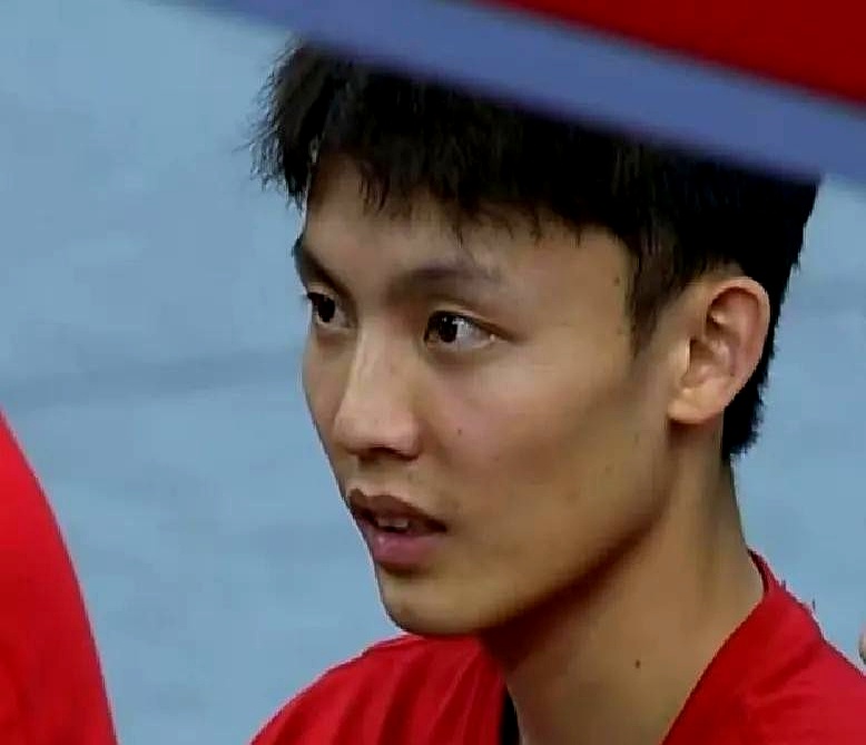 包含英超赛前走向成谜，山东男篮调整名单，压力陡增，年轻球员得到机会的词条