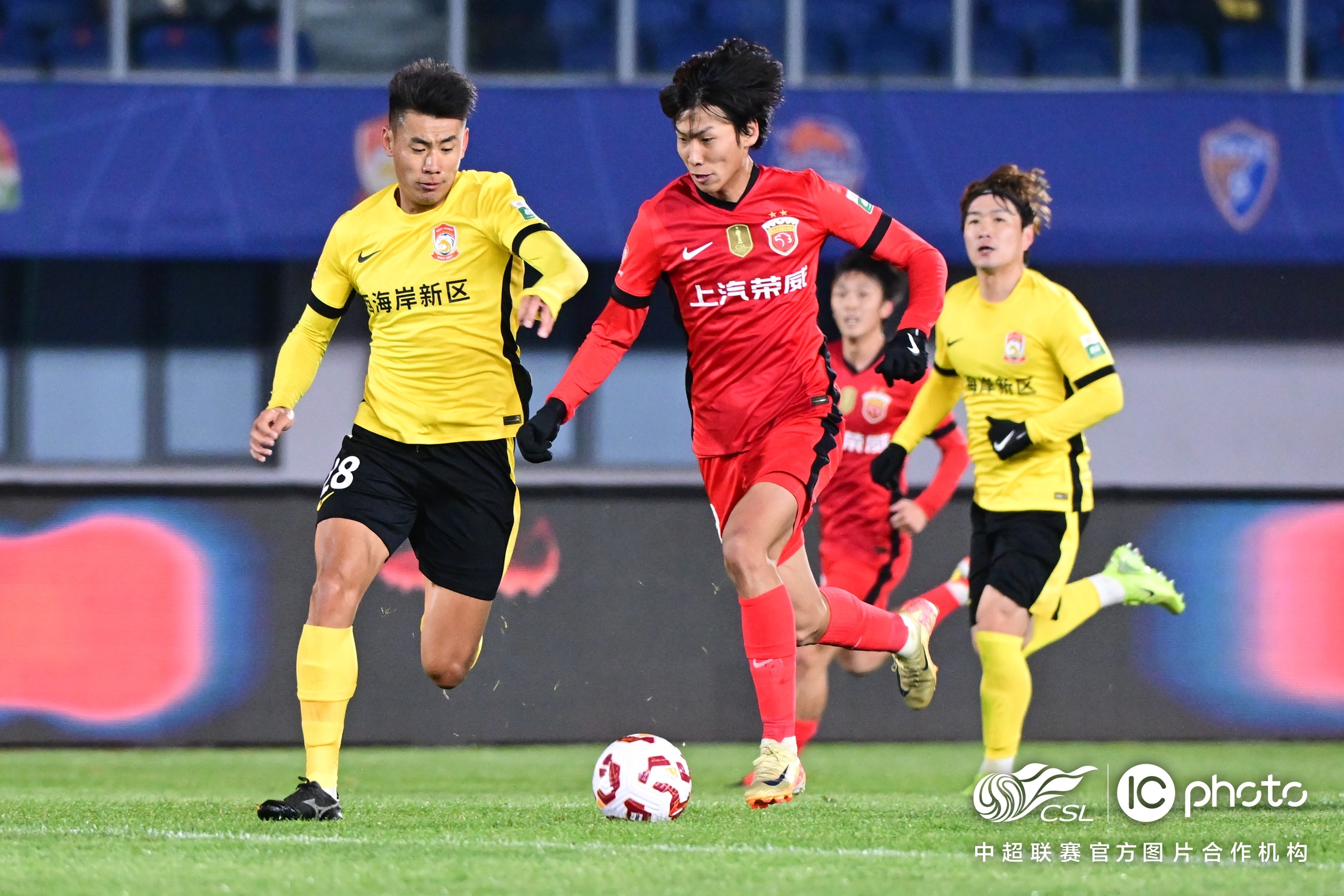 今晨上海海港强势反弹：西甲节点到来，悬念犹存，年轻球员得到机会的简单介绍