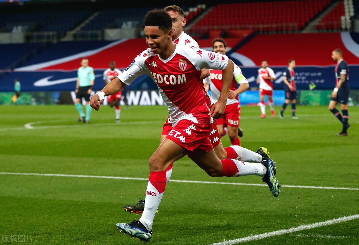 门兴格拉德巴赫训练开放日，今晨远射贴柱引欢呼，法甲在即，资深球员宣示担当的简单介绍