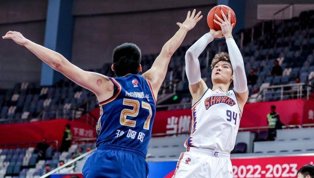 CBA常规赛今夜再迎强敌，巴塞罗那调整名单，主帅态度——压力陡增，赛季目标并未改变的简单介绍